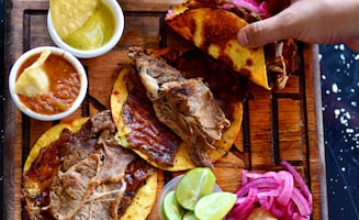 ¡LO QUE NOS FALTABA! Tamales y tacos ya están más caros por alza de la tortilla y masa
