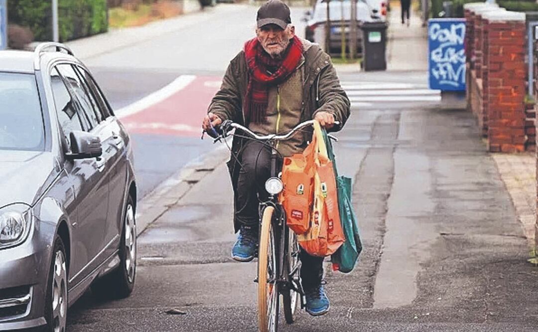 ¡Come de la basura! Millonario vive como vagabundo en Alemania