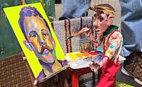 ¿Una marioneta que pinta retratos? Una historia que conquista las calles del Centro de la CDMX