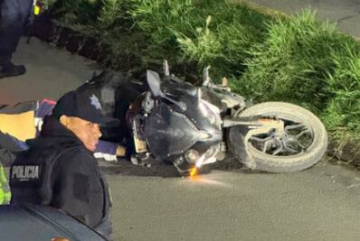 ¿Murió por culpa de un bache? Biker derrapa en Coacalco y sale volando al otro mundo