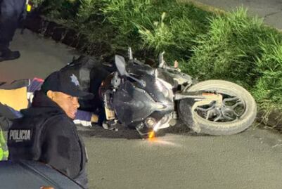 ¿Murió por culpa de un bache? Biker derrapa en Coacalco y sale volando al otro mundo