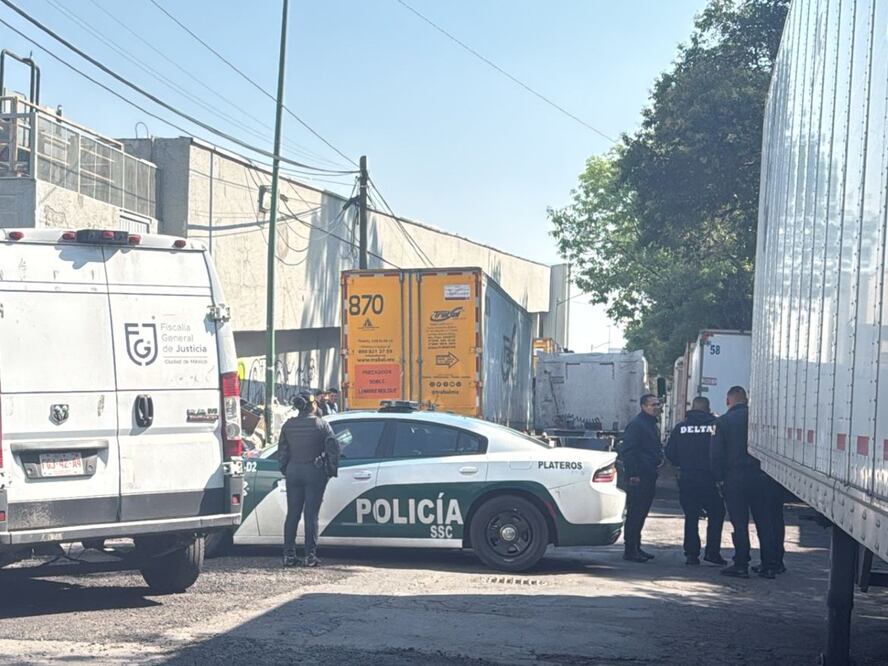 Por ayudar a su compa, terminó arrollado por un tráiler en la Álvaro Obregón