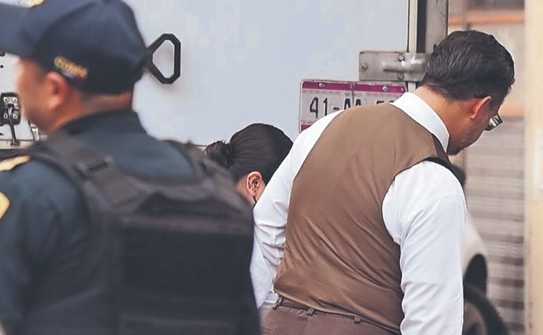 Trailero pierde el control y mata prensado a un chavo que platicaba con su hermano, en CDMX