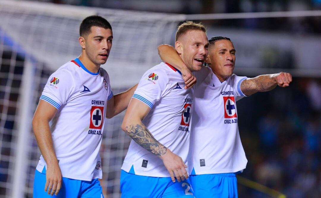 Cruz Azul derrota al Querétaro con marcador de 2-0
