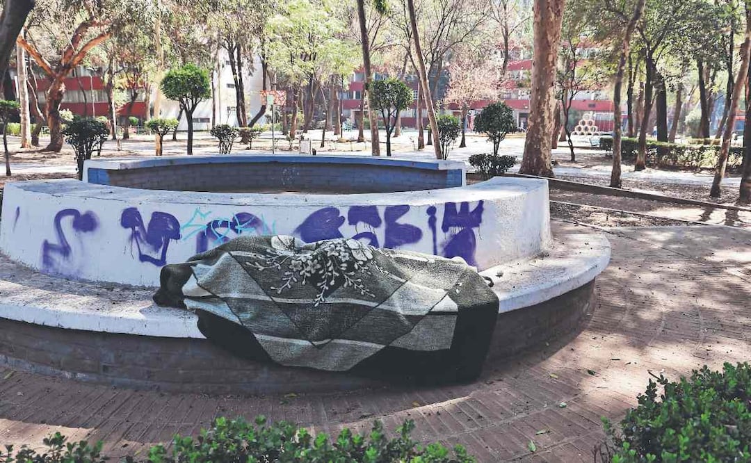 Vecinos de Tlatelolco se quejan de indigentes. Foto: (Berenice Fragoso. El Gráfico)