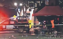 Le dan hasta para llevar a un hombre en un tianguis de Naucalpan, quedó perforado pero vivo