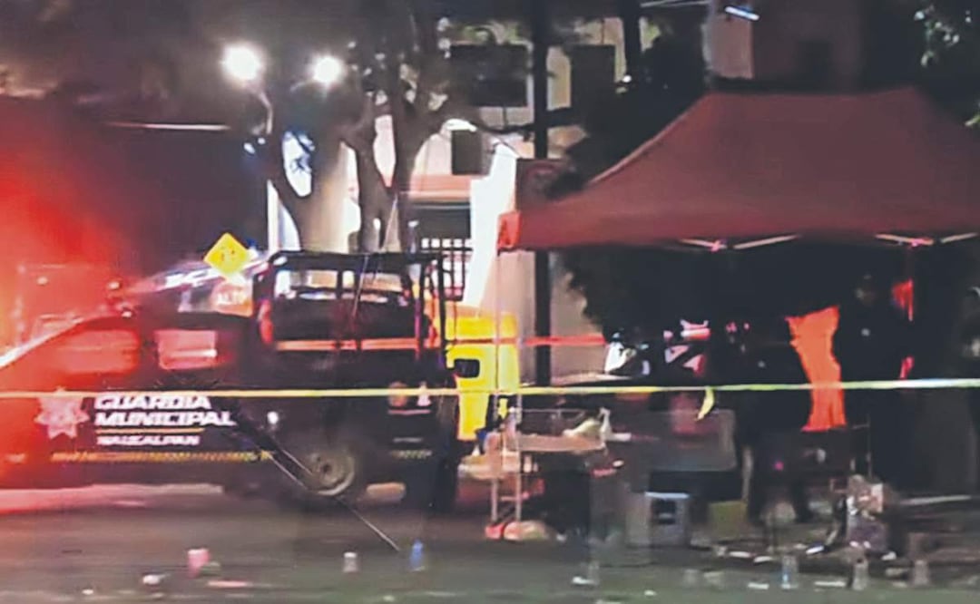 Le dan hasta para llevar a hombre acribillado en un tianguis de Naucalpan. Foto: (Especial)
