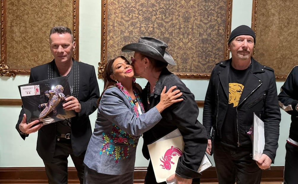 Jefa de Gobierno ya “Ajolotizó” hasta a U2 en CDMX; Bono hasta coquetea con concierto en el Zócalo
Imagen: Especial