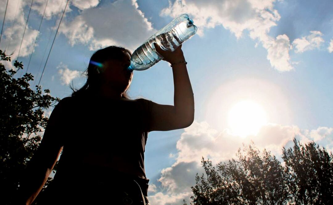 A beber al menos 2 litros de agua al día.
