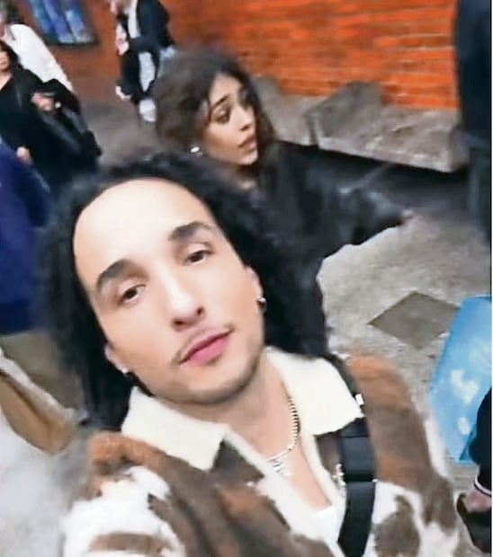 VIDEO: Danna se da baño de pueblo en NY ¡y ni la pelan!
Foto: Redes Sociales