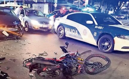 Gael acelera su moto, se pasa el alto en la Popotla y no la cuenta, ¿qué pasó con el copiloto?