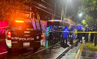 La lluvia lo hizo caer y un microbús lo arrolló hasta quitarle la vida, en Tlalpan