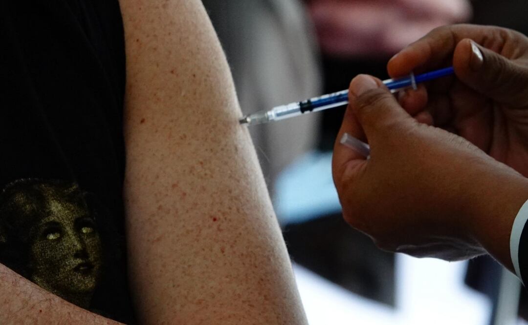 Vacuna actualizada contra covid, única disponible contra las nuevas cepas