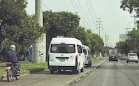 ¡Les vale! Pese a cámaras y multas, todo mundo invade el carril exclusivo del Mexibús