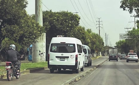 ¡Les vale! Pese a cámaras y multas, todo mundo invade el carril exclusivo del Mexibús