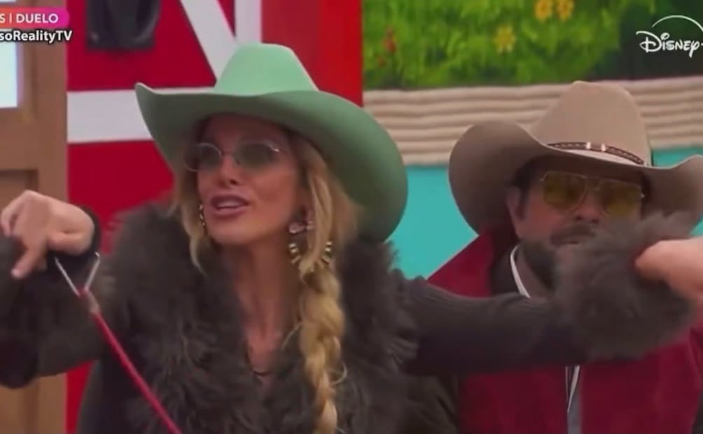 Natalia Alcocer reclamando a Adal Ramones (Vía: X)