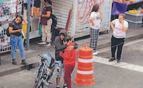 A hombre se le para... el corazón y se desploma en plena calle del Centro Histórico de la CDMX