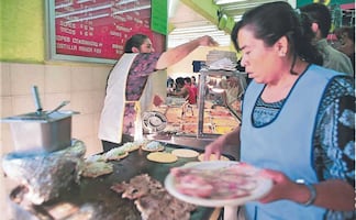 Con la gentrificación cafeterías y tiendas de lujo desplazan a fondas y negocios de barrio en la CDMX