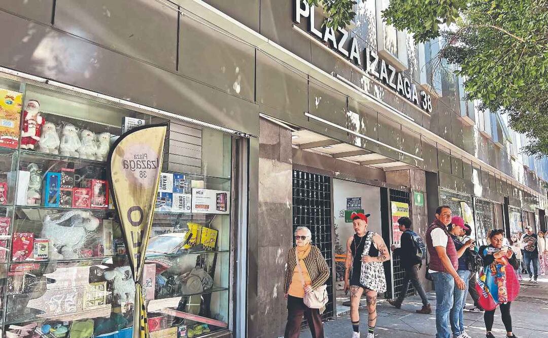 Plaza Izazaga 89 clausurada, pero la venta de productos chinos sigue dominando el Centro Histórico de la CDMX