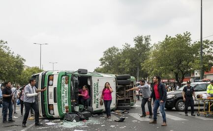Jacinta vuelca microbús que conducía y deja heridos ¿cómo evitó las rejas?