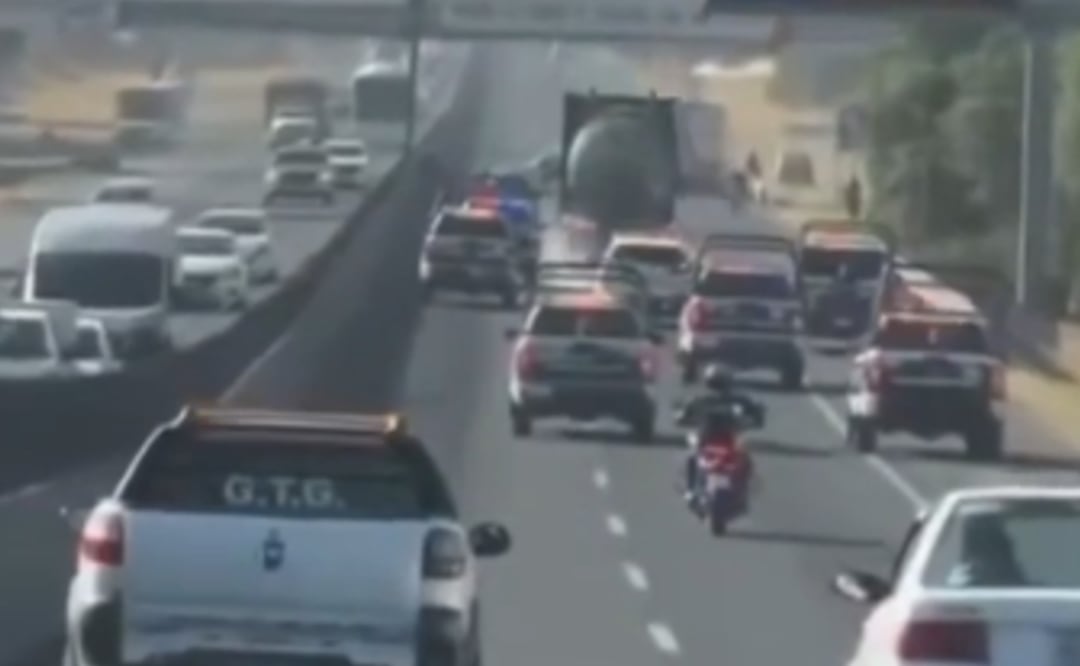 Persecución de película en la México-Pachuca: roban tráiler pipa y huyen a toda velocidad (Foto: Captura de video)
