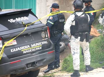 Dan de baja a hombre en libertad condicional y mandan a su mamá al hospital en Naucalpan