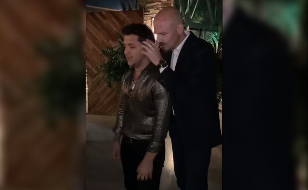 Revelan video de Christian Nodal siendo hipnotizado hasta el suelo