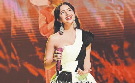 ¿Ángela Aguilar quiere comprar el cariño del público? Donará a migrantes las ganancias de su gira