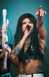 Mucha Data: ¿Qué dice la canción de Cazzu que todos dedican a Ángela Aguilar y Nodal?