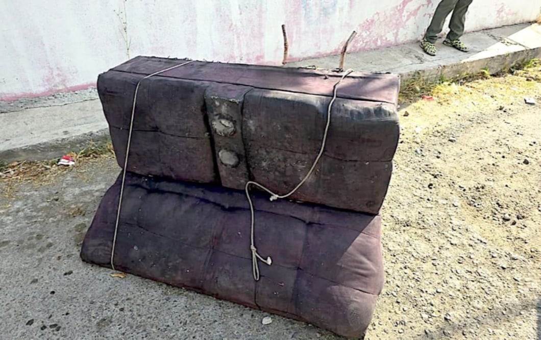 Macabro hallazgo en Tecámac: Encuentran un cuerpo dentro de un sillón abandonado (Foto: Especial)