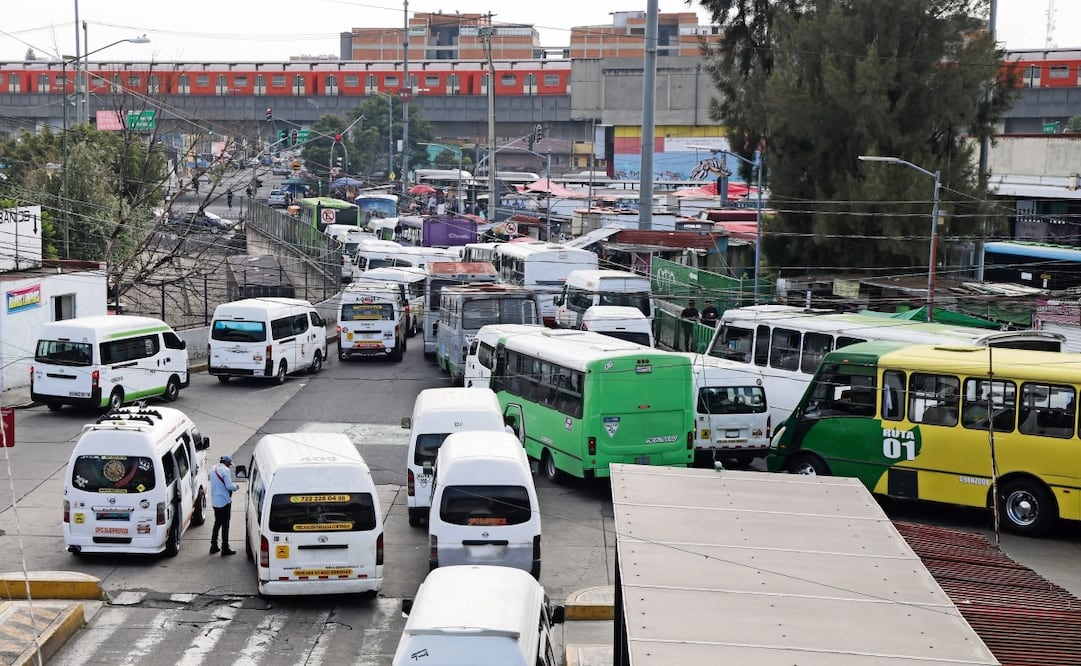 Aspectos de la CETRAM Pantitlán la cual alberga combis, camiones, metrobus, trolebús y mexibus. FOTO: CARLOS MEJIA/EL GRÁFICO