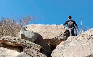 Descubren calendario grabado en roca del Desierto de Sonora