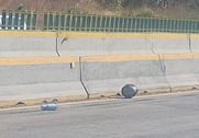 ¡Indignación total! Motociclista abandona a mujer herida y la deja morir en el asfalto