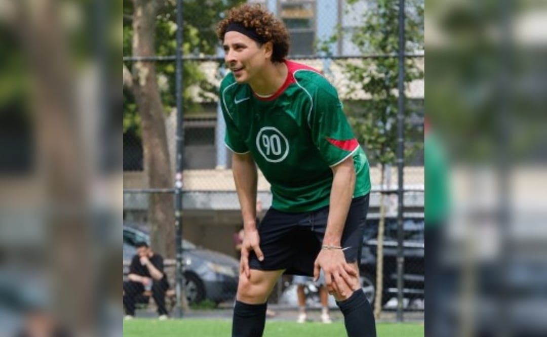 Guillermo Ochoa juega en las calles de Nueva York. Foto: (Redes Sociales)