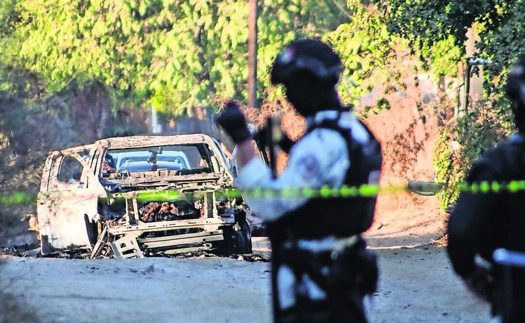 Explota camioneta en Culiacán y las autoridades no se ponen de acuerdo, dan tres versiones distintas