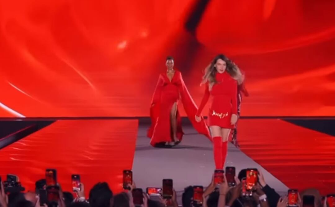 ¡De sapito a ranazo! Belinda se estrena en el Fashion Week con terrible accidente