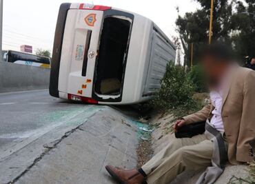 Caos en la México-Pachuca: bloqueo y volcadura en el carril del Metrobús