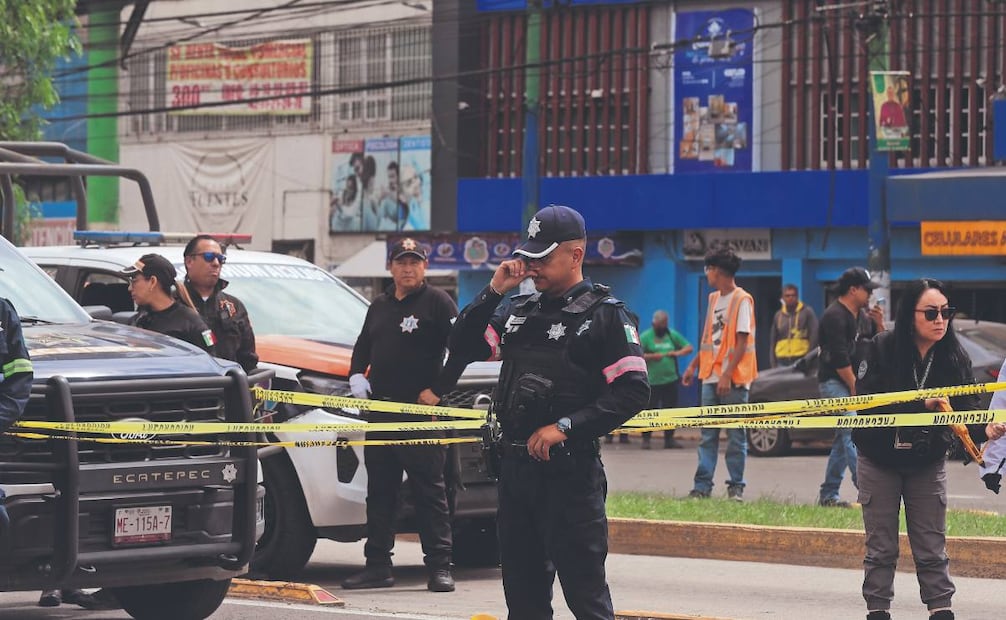 Flores en el casco y tragedia en el asfalto: tráiler mata a biker en Ecatepec
Foto: Luis Camacho / El Gráfico