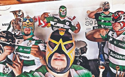 La historia de la Banda Los Rudos: música sinaloense con máscaras de luchadores