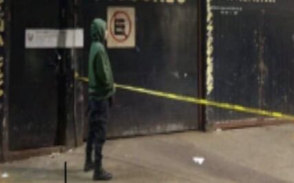 Ejecutan a dueño de negocio de autopartes y a una mujer tras salir de una taquería en la Doctores