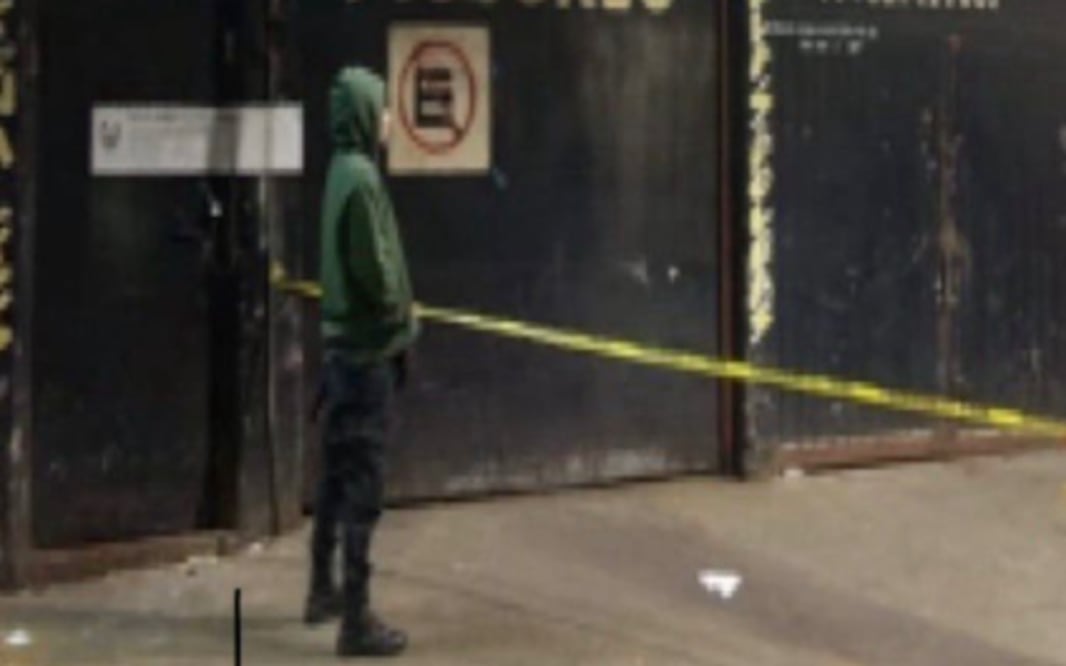 Ejecutan a dueño de negocio de autopartes y a una mujer tras salir de una taquería en la Doctores (Foto: Especial)