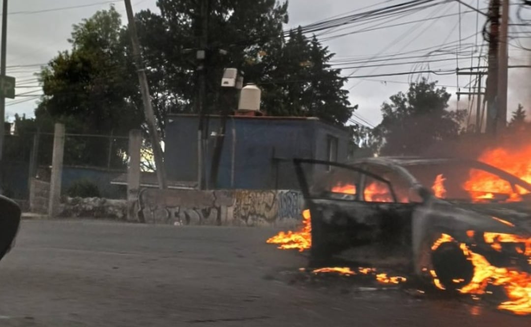 Enfrentamiento con delincuentes que dejaron auto incendiandose deja a un muerto y 3 detenidos
Imagen: X