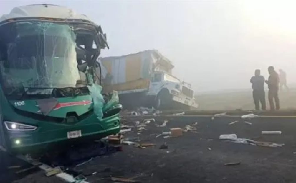 Carambola en Libramiento Lerma–Xonacatlán deja tres fallecidos y 40 vehículos afectados
Imagen: Especial