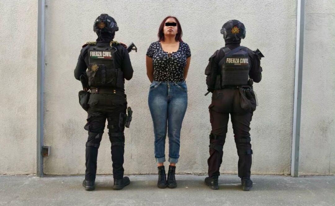Agarran a la poli que se quitó el uniforme, por vender drogas en Monterrey