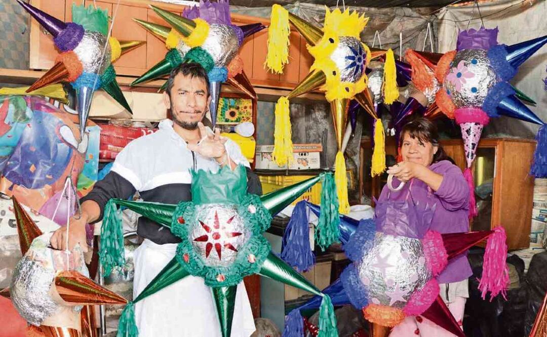 ¿De cartón, barro de qué  la quiere? Familia crea piñatas para fechas decembrinas, en CDMX