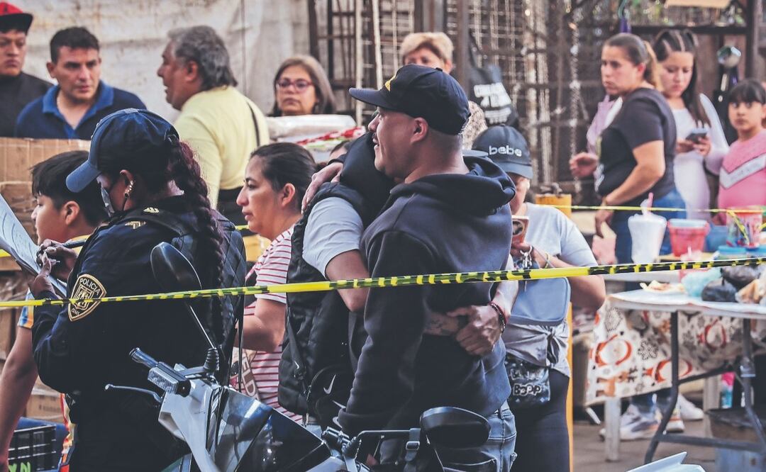 Se echan "al brayan" en calles de Tepito, su hijo quedó gravemente herido tras balacera
Imagen: Luis Camacho