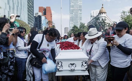 Justicia pendiente: madre lleva los restos de Monse a la Glorieta de las Mujeres que Luchan