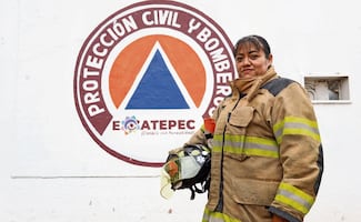 ¡Linaje de bomberos! Rebeca lleva 12 años de servicio en Ecatepec, también es madre de dos hijos