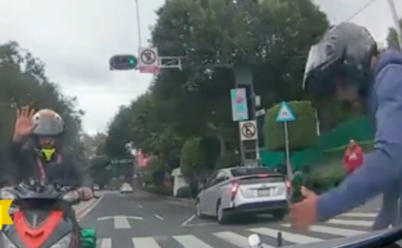 VIDEO: Biker choca y culpa a conductor inocente, ¿todo fue una trampa para extorsionarlo?