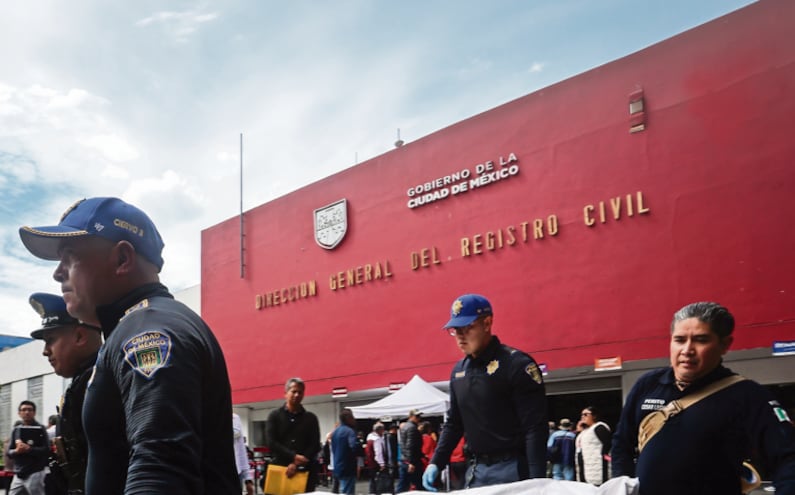 Abuelito muere mientras esperaba trámite en el Registro Civil, en la Doctores